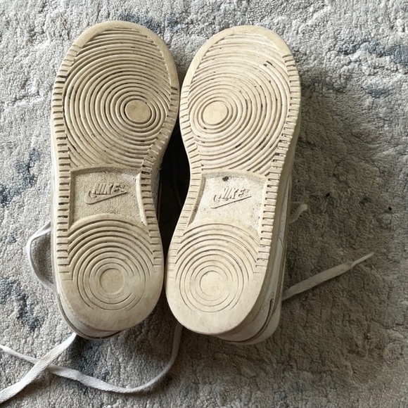 SET OF POOR QUALITY SHOES - Picture 10 of 10